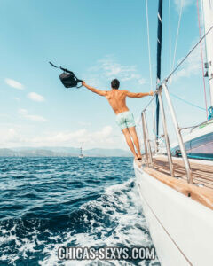 Chicas solteras: hombre perfecto Chicas solteras: Esta imagen representa la motivación que un hombre debe tener para salir con mujeres jóvenes. Debe ser sociable, aventurero y mucho más.